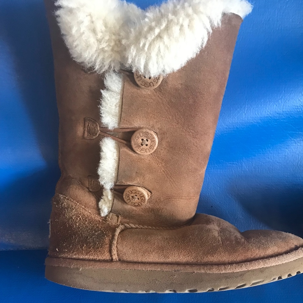 Button Up UGG Boots (Girl's 4)